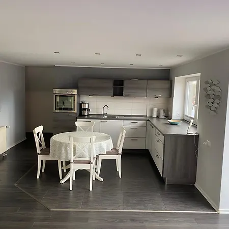 Apartmán In Ruhiger Lage Mit Grossem Balkon