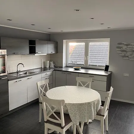 Apartmán In Ruhiger Lage Mit Grossem Balkon