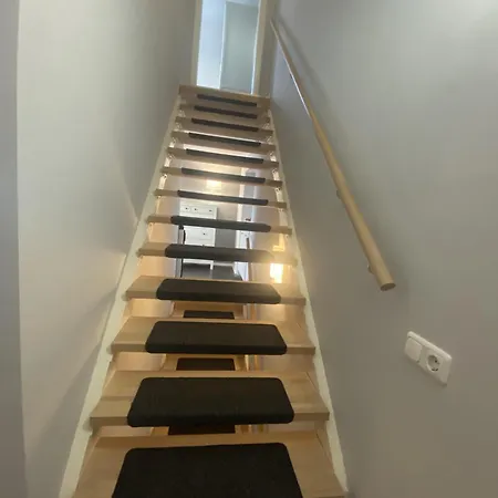 דירה In Ruhiger Lage Mit Grossem Balkon *