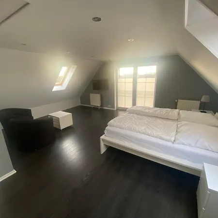 In Ruhiger Lage Mit Grossem Balkon * פהמארן