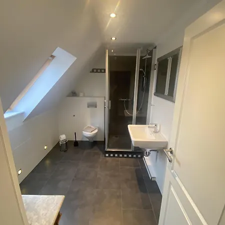 דירה In Ruhiger Lage Mit Grossem Balkon *