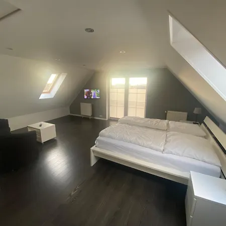 דירה In Ruhiger Lage Mit Grossem Balkon *